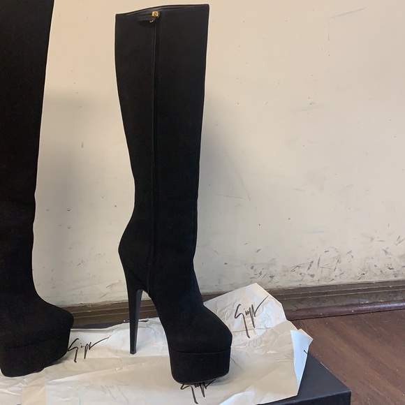 Beautiful suede black Giuseppe Zanotti boots - Picture 4 of 7